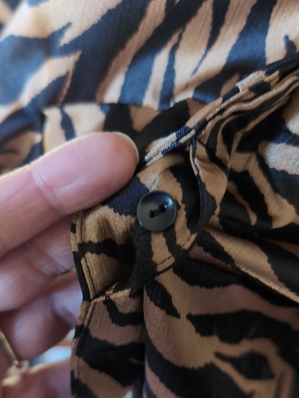 Jones New York Women's Size Small Animal Print Blouse - Picture 14 of 14
